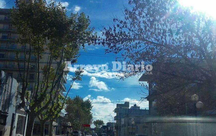 Ir&iacute;a desmejorando. Este mediod&iacute;a el cielo pod&iacute;a verse despejado; mientras que el SMN ya nos adelanta lloviznas para ma&ntilde;ana.