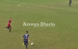 "La avivada y velocidad de Brian Mart&iacute;nez   le dio el triunfo al "Picante"