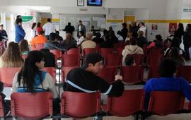 Oportunistas. Cobran 100 pesos por turno.