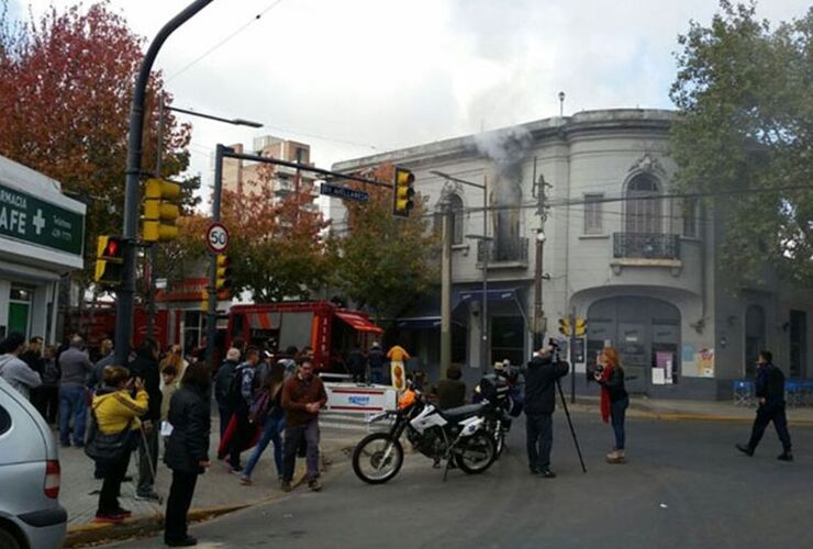 Imagen de Rosario: Se incendio una vivienda y una mujer resultó herida