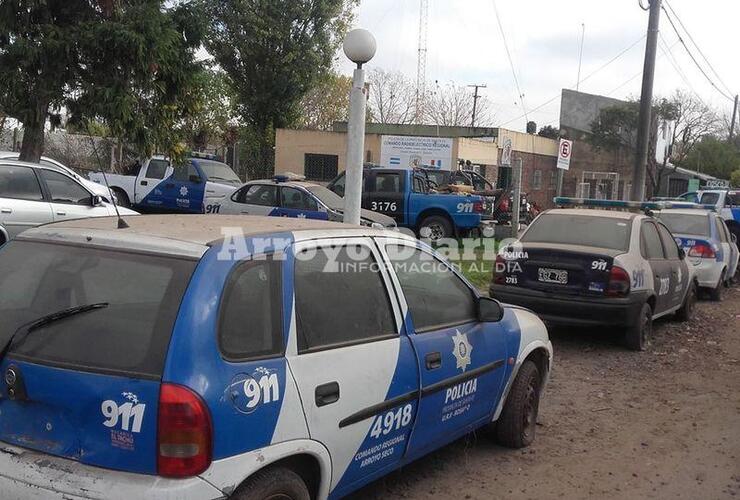 En desuso. Los móviles fuera de servicio serán enviados al depósito judicial de la policía en Rosario.