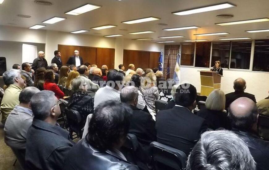 Sobre la celebraci&oacute;n. Luego del acto formal, los presentes disfrutaron de un &aacute;gape..