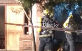 Trabajando. Los bomberos en plena tarea esta noche en Garaghan al 800.