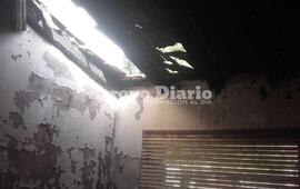 Destruido. As&iacute; qued&oacute; el techo de una de las habitaciones.