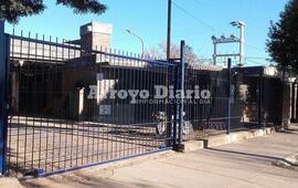 Imagen de Colocaron portones de rejas en Tr&aacute;nsito