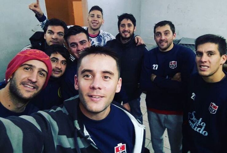 La selfie del triunfo de Talleres sobre Porvenir en Villa Constitución