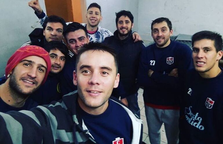 La selfie del triunfo de Talleres sobre Porvenir en Villa Constitución