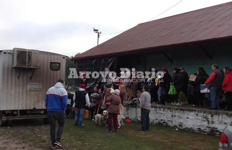 En los galpones. La &uacute;ltima jornada se realiz&oacute; el pasado 1&deg; de junio frente a los galpones de 9 de Julio y las v&iacute;as. Foto: Archivo AD