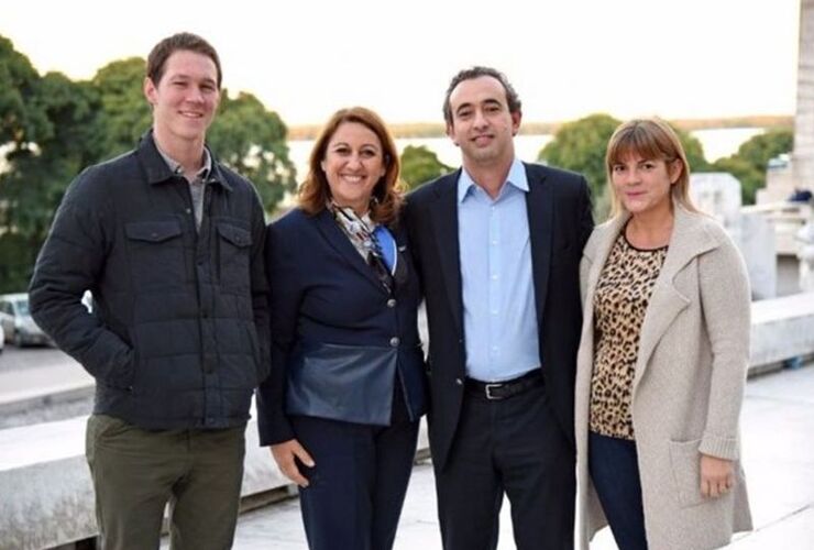 Anuncio oficial. La intendente Mónica Fein posó ayer con los tres candidatos de su lista: Pablo Javkin, Verónica Irízar y Lichu Zeno.