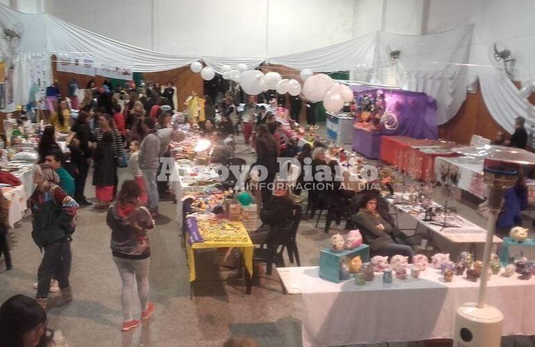 En el inicio. Así comenzaban a llegar los primeros visitantes al salón de la Sociedad Italiana, Belgrano 725. En el inicio. Así comenzaban a llegar los primeros visitantes al salón de la Sociedad Italiana, Belgrano 725.