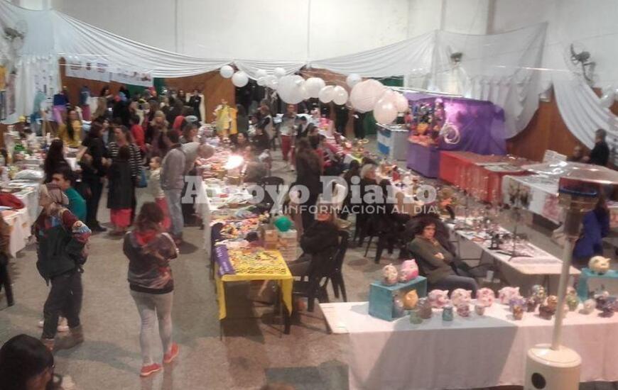 En el inicio. Así comenzaban a llegar los primeros visitantes al salón de la Sociedad Italiana, Belgrano 725.