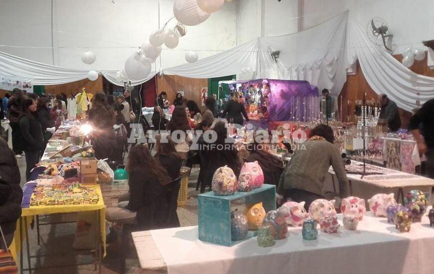 25 stands. Exposiciones de cuadros, producciones de emprendedores, artesan&iacute;as para todos los gustos; son algunas de las propuestas del encuentro este fin de semana.