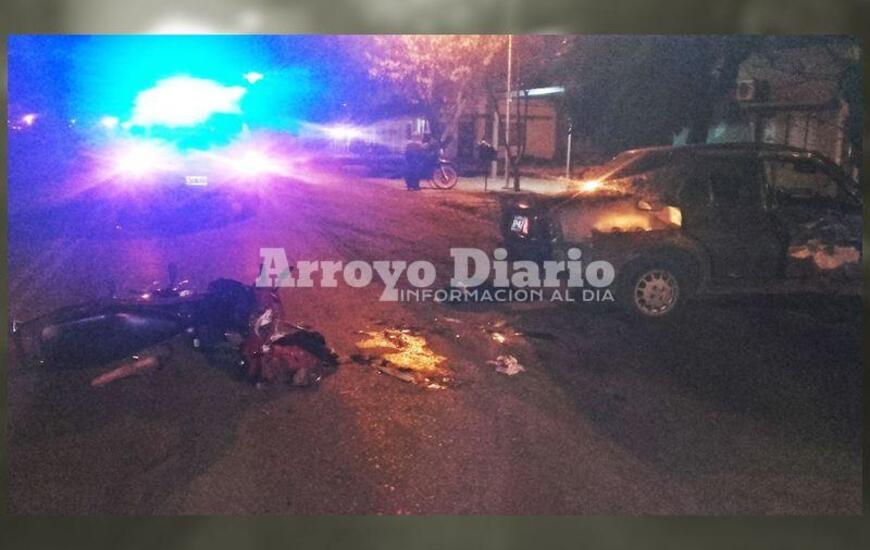 Sobre la ruta. Por los da&ntilde;os en ambos rodados el impacto fue bastante violenta.