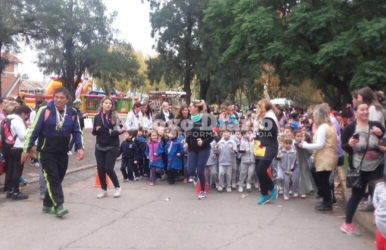 Largada. Así comenzaba la primera maratón con los más chiquitos.