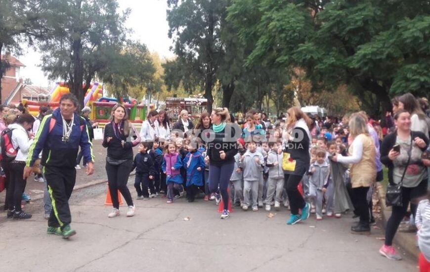 Largada. Así comenzaba la primera maratón con los más chiquitos.