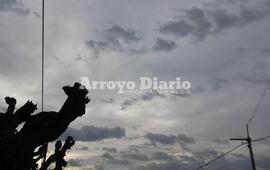 Gris para arrancar la ma&ntilde;ana. As&iacute; se ve&iacute;a el cielo este viernes.