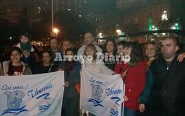Presentes. Los Tiburones del Paraná también asistieron a la movilización del día de ayer en Rosario.