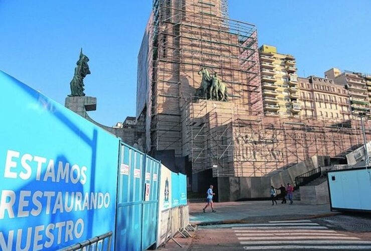 Un escenario distinto. La restauración del monumento sumará diferencias a un acto que se limitaría al izamiento de la insignia patria.