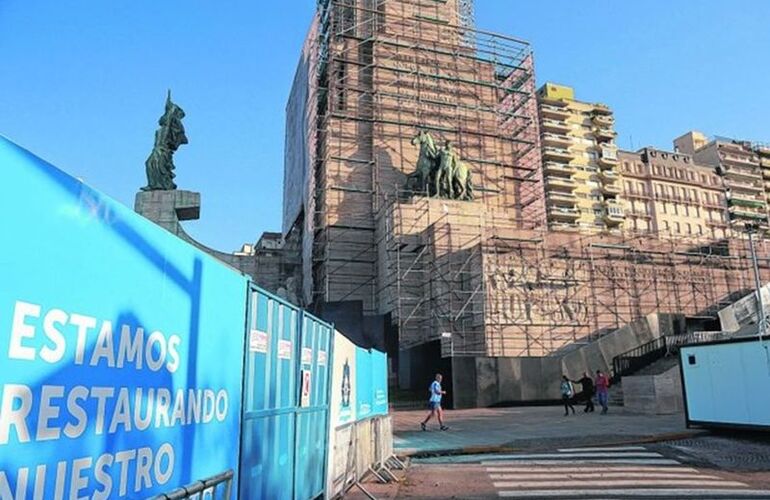Un escenario distinto. La restauración del monumento sumará diferencias a un acto que se limitaría al izamiento de la insignia patria.