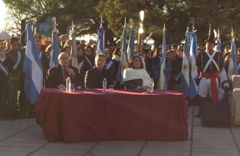 Imagen de Lifschitz: "El desaf&iacute;o es volver a resignificar las fiestas patrias para todos los argentinos"