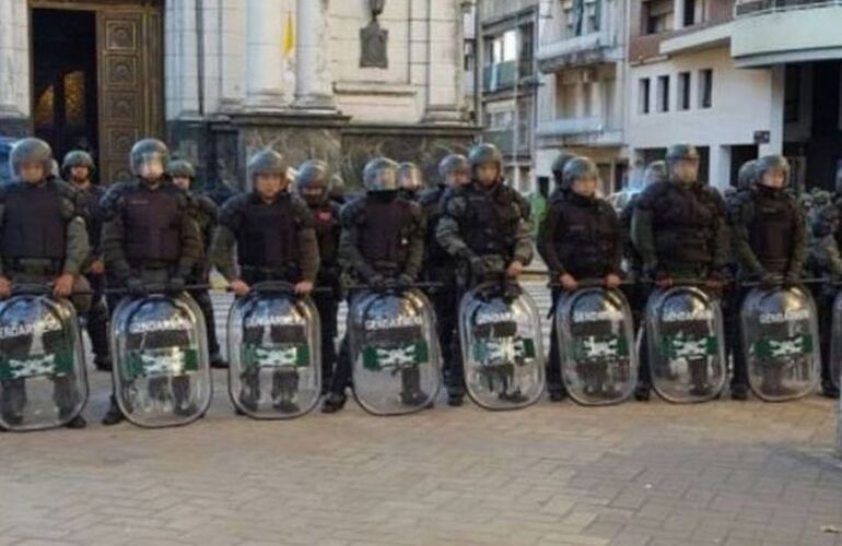 Operativo en las adyacencias al Monumento. Foto: @gayosofede