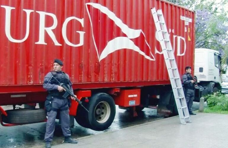 El cami&oacute;n que trasladaba la marihuana, en Arroyo Leyes, cerca de la capital provincial.