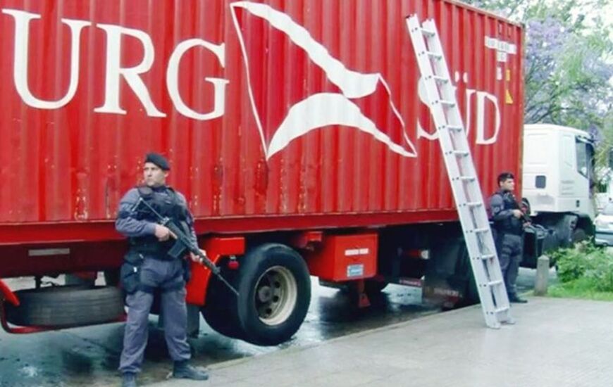 El cami&oacute;n que trasladaba la marihuana, en Arroyo Leyes, cerca de la capital provincial.