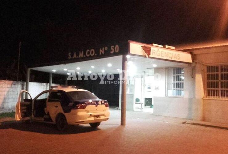 Al hospital. Los agentes policiales trasladaron a la herida al hospital local desde donde iba a ser derivada a Rosario o Villa Constitución.