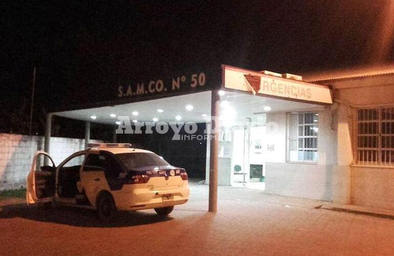 Al hospital. Los agentes policiales trasladaron a la herida al hospital local desde donde iba a ser derivada a Rosario o Villa Constitución. Al hospital. Los agentes policiales trasladaron a la herida al hospital local desde donde iba a ser derivada a Rosario o Villa Constitución.