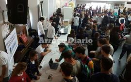 Entusiasmados. Alumnos del ciclo b&aacute;sico y superior est&aacute;n exponiendo sus proyectos.