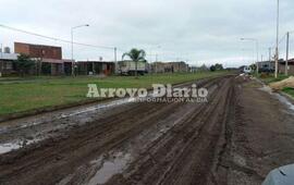 Un barrial. Las calles del Barrio Vientos de Arroyo este miércoles.