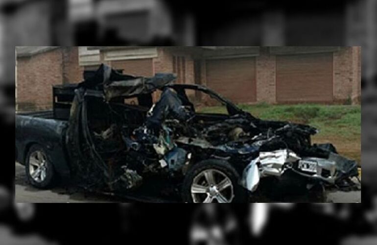 Imagen de Quiso adelantarse a un camión, chocó y murieron su mujer y su hija