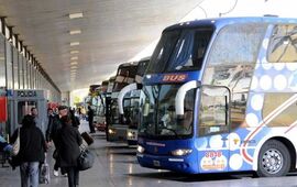 Imagen de Se levant&oacute; el paro de micros de larga distancia