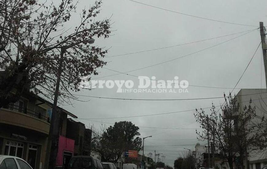 Cielo cubierto. Desde temprano el cielo se presentaba gris y as&iacute; seguir&aacute; todo el d&iacute;a.