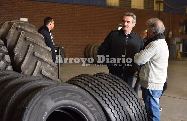 De Donatti. Agust&iacute;n Rossi visit&oacute; la firma Gomer&iacute;a Donatti en el marco de su recorrida por Arroyo Seco.