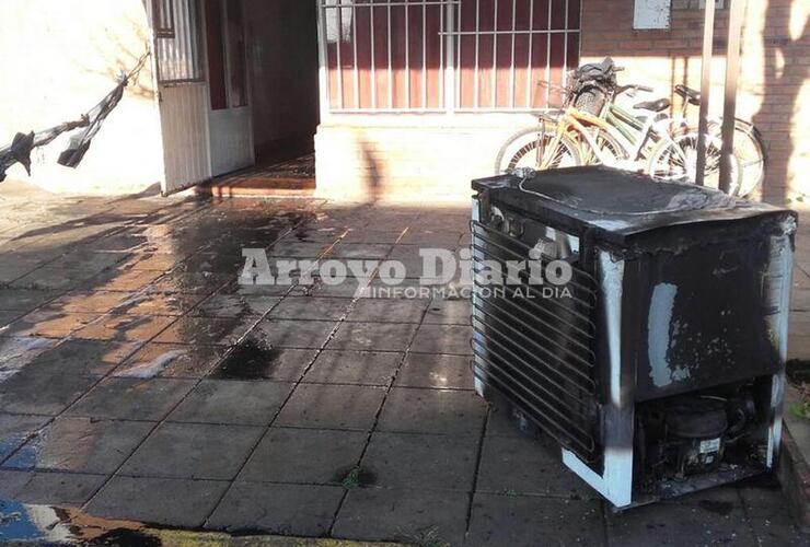 Imagen de Se prendió fuego un freezer y convocaron a bomberos