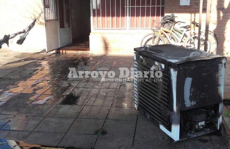 Imagen de Se prendió fuego un freezer y convocaron a bomberos