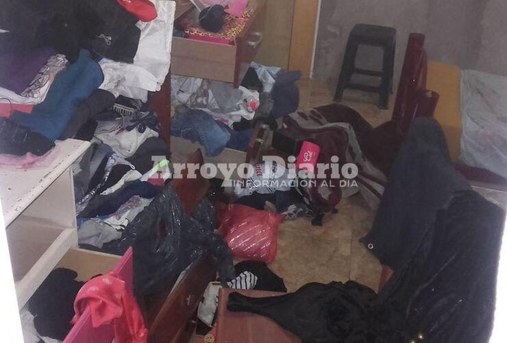 Desorden. Los ladrones revolvieron cada sector de la casa y dejaron un gran desorden.