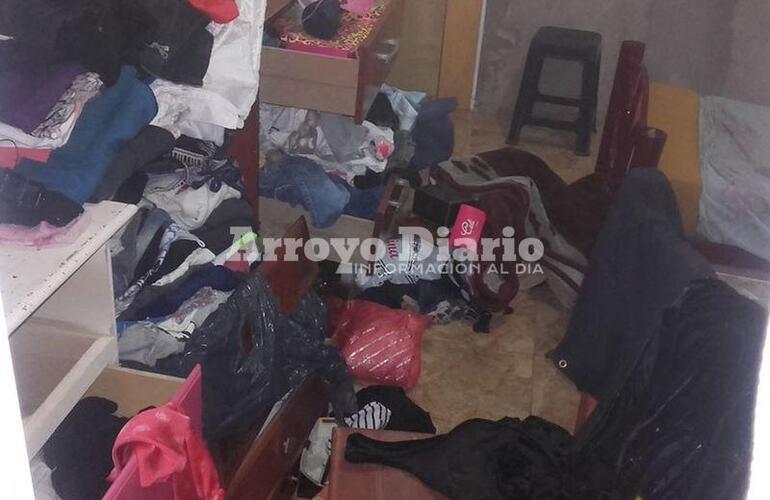 Desorden. Los ladrones revolvieron cada sector de la casa y dejaron un gran desorden.