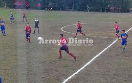 Imagen de Porvenir se quedó con la Ida sobre Talleres de Arroyo