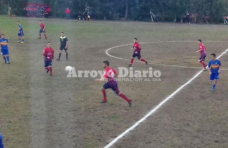 Imagen de Porvenir se quedó con la Ida sobre Talleres de Arroyo