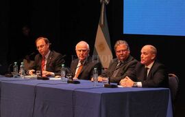 Imagen de Lifschitz present&oacute; una propuesta para cobrar la deuda que la Naci&oacute;n tiene con Santa Fe