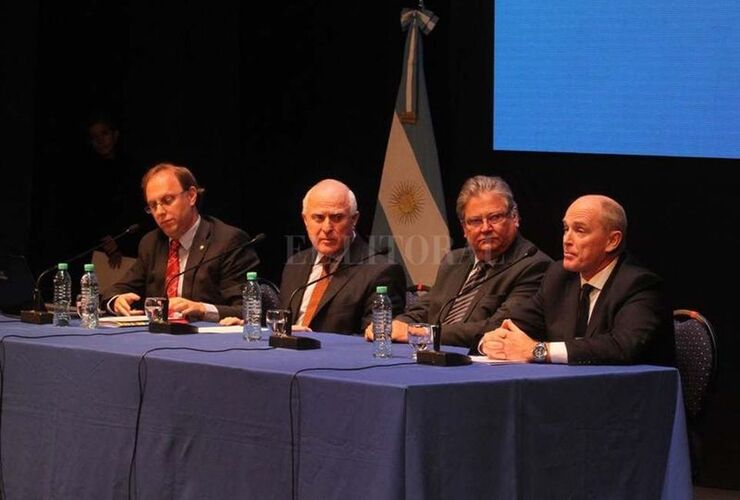 Imagen de Lifschitz presentó una propuesta para cobrar la deuda que la Nación tiene con Santa Fe