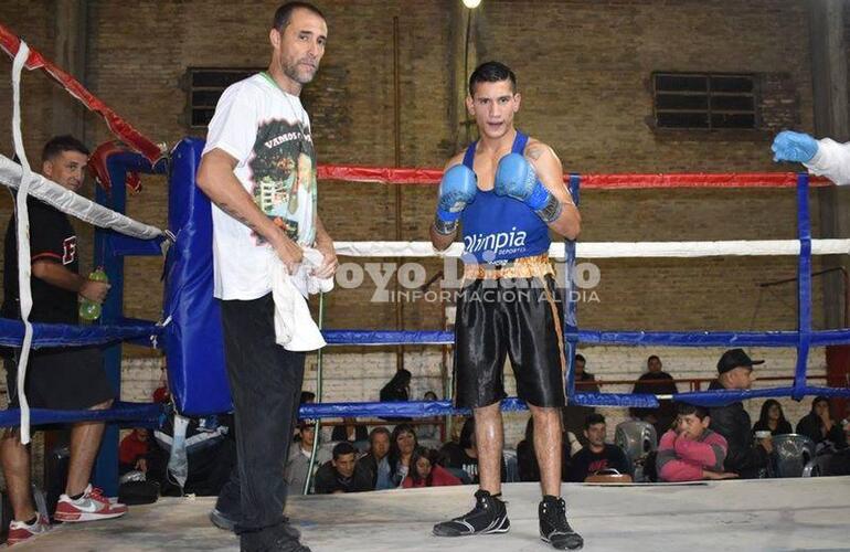 El entrenador Darío Cuello con su pupilo Facundo García