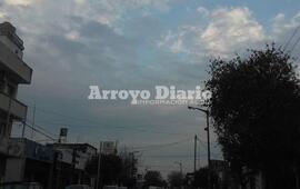 Imagen de El lunes arranc&oacute; con cielo nublado