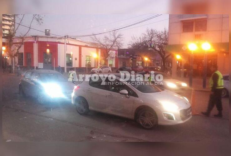 San Martín e Hipólito Yrigoyen. Uno de controles que se montó el viernes por la tarde.