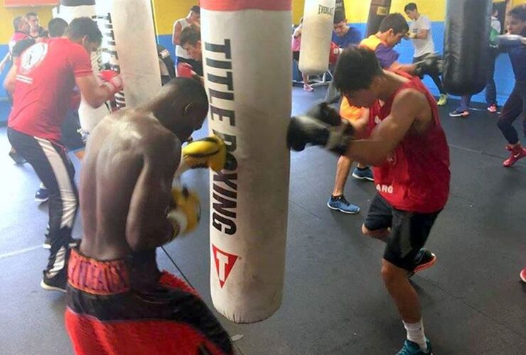 Mirko en pleno entrenamiento con el Campeón Mundial "El Chacal" Regondeaux.