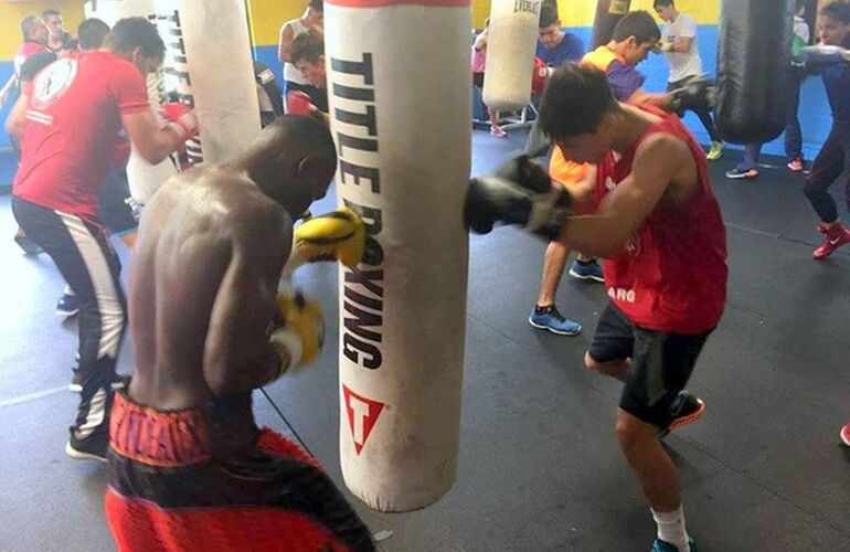 Mirko en pleno entrenamiento con el Campeón Mundial "El Chacal" Regondeaux.