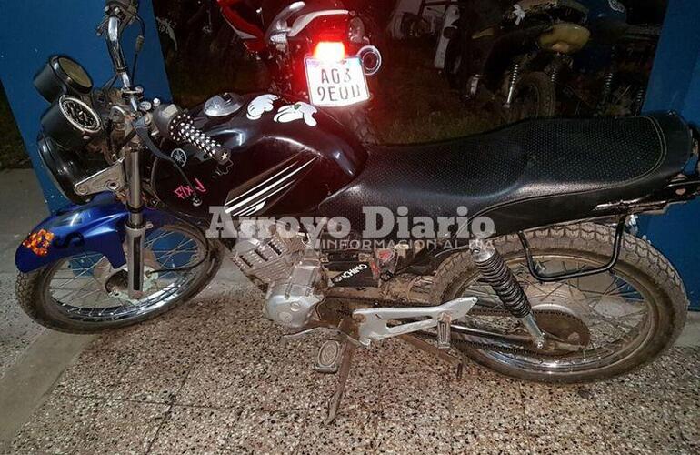 En la comisaría. La moto permanecía secuestrada en la dependencia de policía local.