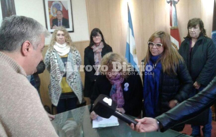 En el despacho de Esper. Este fue el espacio elegido para la entrega de este mi&eacute;rcoles.